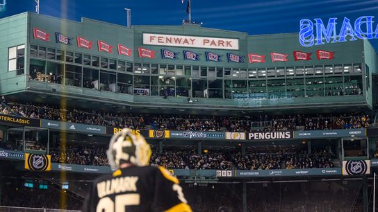 Photos: Adam Richins' top shots from the Winter Classic - Penguins-Bruins 01.02.23 taken at Fenway Park (Bruins)